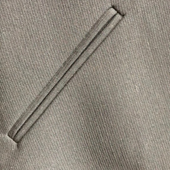 Designer Armani Collezioni two-piece Classic Suit. - Picture 6 of 8